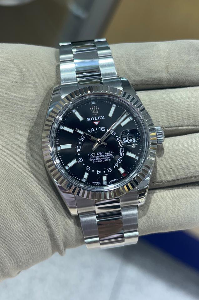 Rolex Sky-Dweller Ref. 326934 Black Dial 42mm Full Set (2021)
