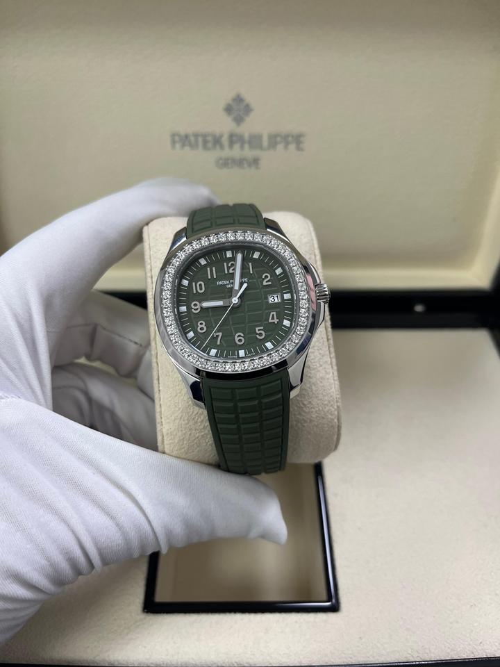 Patek Philippe Aquanaut Luce 5267/200A-011 Women's Full Set (2023) - product image 4
