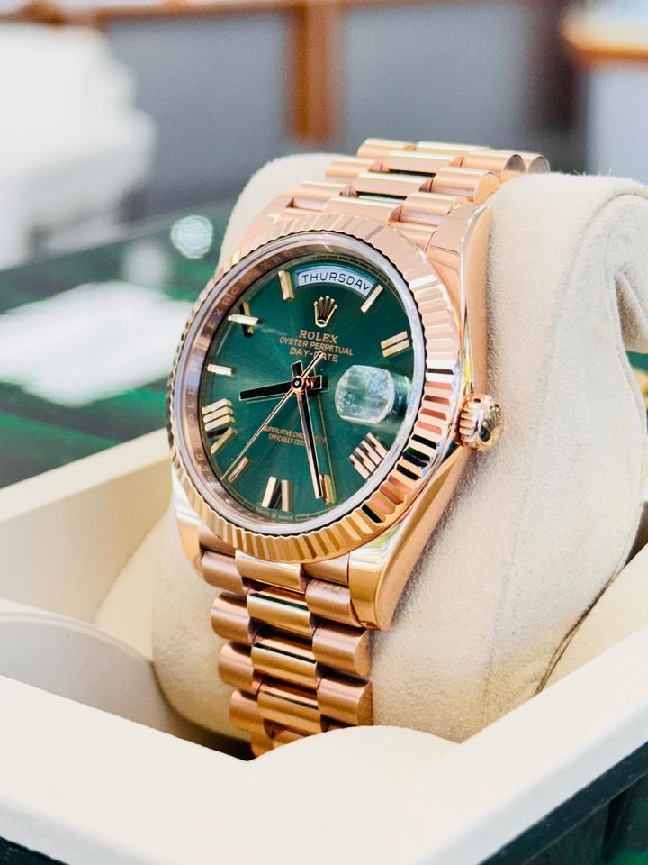 Rolex Day-Date 40 Ref. 228235 Olive Green Dial Everose Gold - product image 5