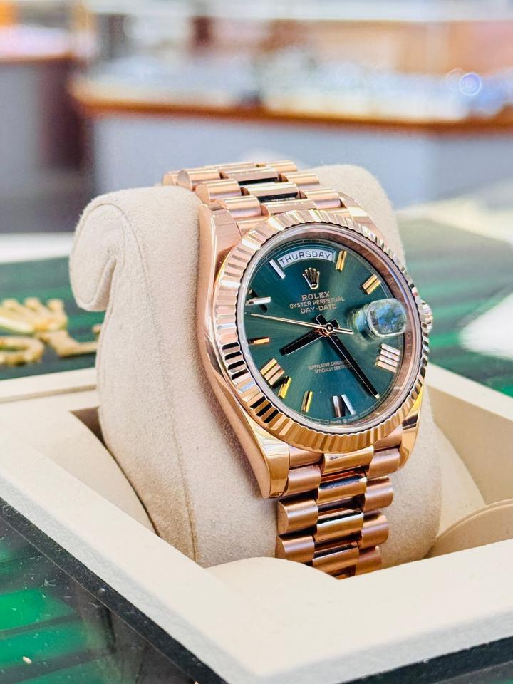 Rolex Day-Date 40 Ref. 228235 Olive Green Dial Everose Gold - product image 2