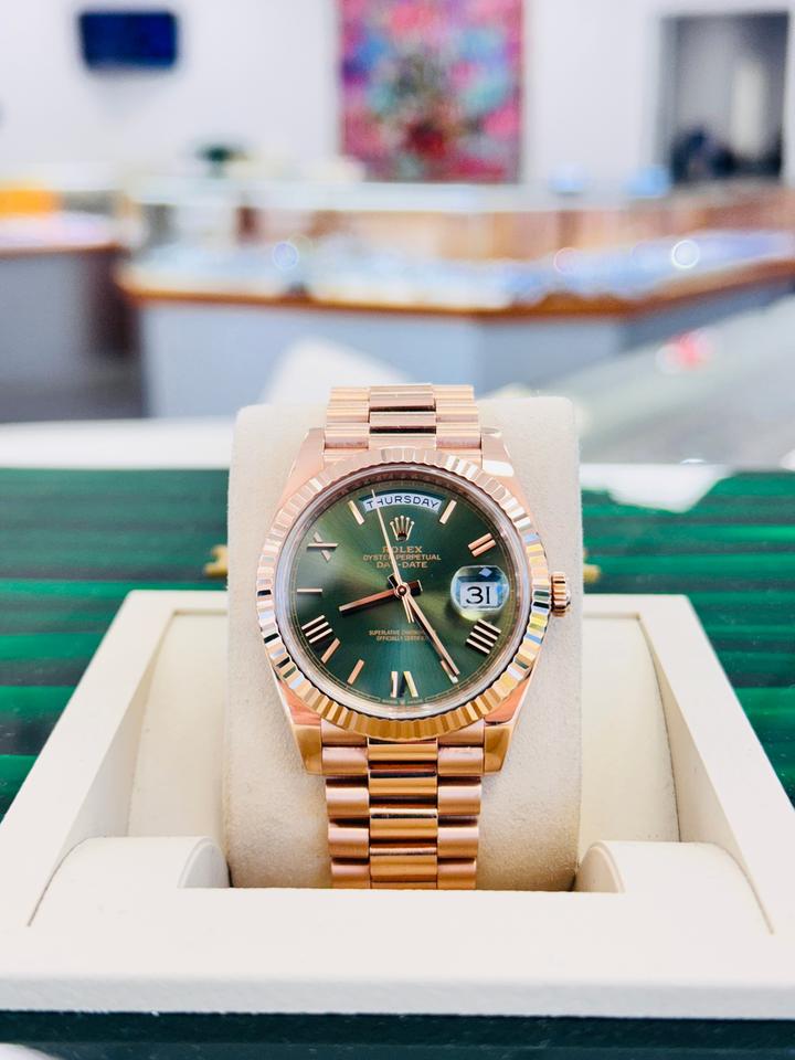 Rolex Day-Date 40 Ref. 228235 Olive Green Dial Everose Gold - product image 3