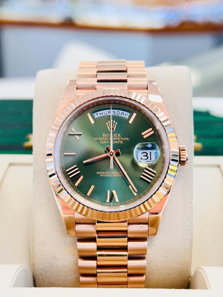 Rolex Day-Date 40 Ref. 228235 Olive Green Dial Everose Gold - product image 4
