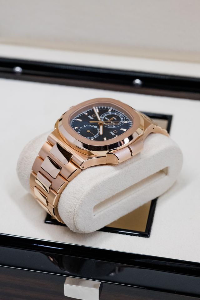 Patek Philippe Nautilus Travel Time 5990/1R-001 Full Set (2021) - product image 3