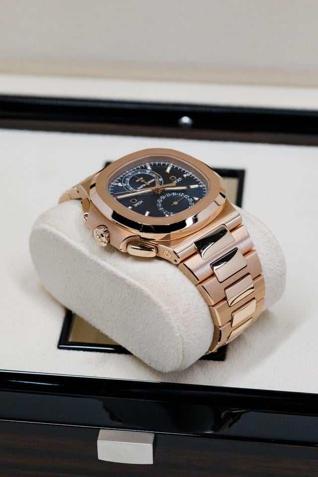 Patek Philippe Nautilus Travel Time 5990/1R-001 Full Set (2021) - product image 4