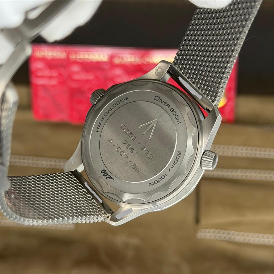 Omega Seamaster Diver 300M 007 No Time To Die Ref. 210.90.42.20.01.001 - product image 4