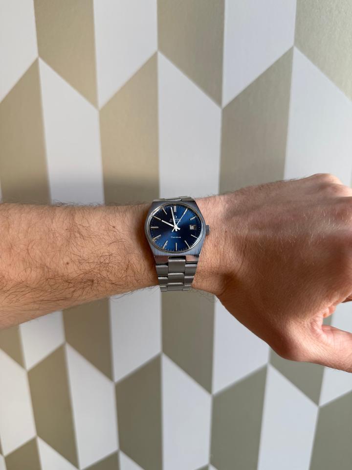 Omega Genève Ref. 166099 Blue Sunburst Integrated Bracelet (1969) - product image 2