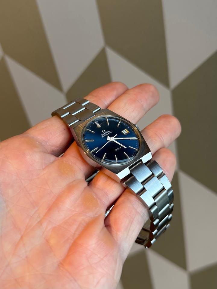 Omega Genève Ref. 166099 Blue Sunburst Integrated Bracelet (1969) - product image 4